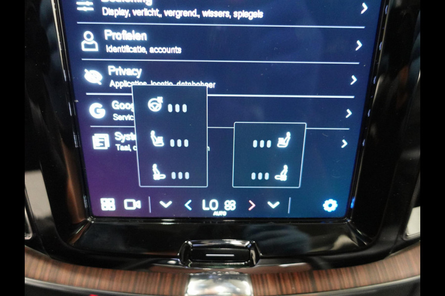 Volvo XC60 2.0 T6 398pk Plug-in hybrid AWD Ultimate Dark | DEMO ! | Bowers &Wilkins Premium Sound system | Navigatie Google | Panorama dak | Camera | Extra Getint glas | Stoelen met massage functie