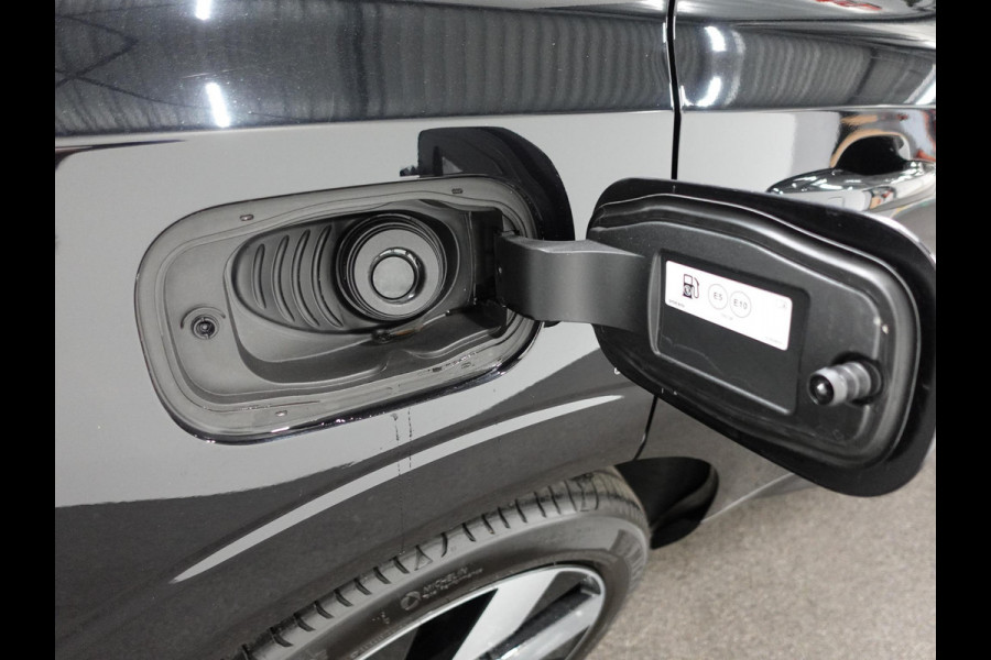 Volvo XC60 2.0 T6 398pk Plug-in hybrid AWD Ultimate Dark | DEMO ! | Bowers &Wilkins Premium Sound system | Navigatie Google | Panorama dak | Camera | Extra Getint glas | Stoelen met massage functie