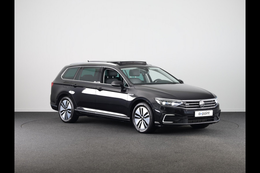 Volkswagen Passat 1.4 TSI PHEV GTE Style 218 pk Automaat (DSG) | Navigatie | Panoramadak | Parkeersensoren (Park assist) | Achteruitrijcamera | Matrix LED koplampen | Stoelverwarming v/a |