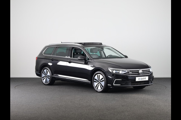 Volkswagen Passat 1.4 TSI PHEV GTE Style 218 pk Automaat (DSG) | Navigatie | Panoramadak | Parkeersensoren (Park assist) | Achteruitrijcamera | Matrix LED koplampen | Stoelverwarming v/a |