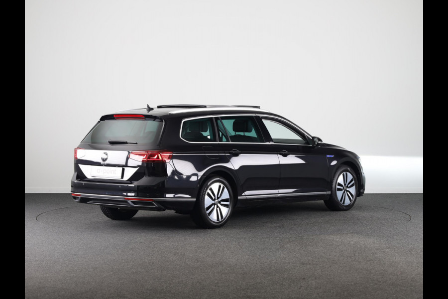Volkswagen Passat 1.4 TSI PHEV GTE Style 218 pk Automaat (DSG) | Navigatie | Panoramadak | Parkeersensoren (Park assist) | Achteruitrijcamera | Matrix LED koplampen | Stoelverwarming v/a |
