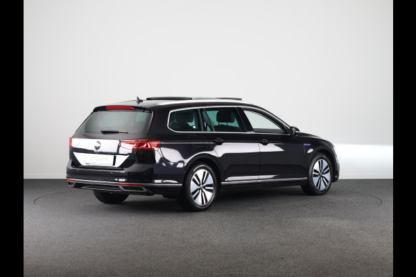 Volkswagen Passat 1.4 TSI PHEV GTE Style 218 pk Automaat (DSG) | Navigatie | Panoramadak | Parkeersensoren (Park assist) | Achteruitrijcamera | Matrix LED koplampen | Stoelverwarming v/a |
