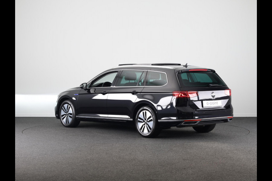 Volkswagen Passat 1.4 TSI PHEV GTE Style 218 pk Automaat (DSG) | Navigatie | Panoramadak | Parkeersensoren (Park assist) | Achteruitrijcamera | Matrix LED koplampen | Stoelverwarming v/a |