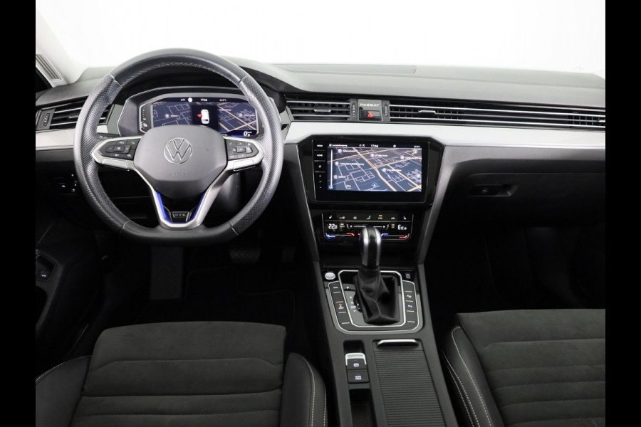Volkswagen Passat 1.4 TSI PHEV GTE Style 218 pk Automaat (DSG) | Navigatie | Panoramadak | Parkeersensoren (Park assist) | Achteruitrijcamera | Matrix LED koplampen | Stoelverwarming v/a |
