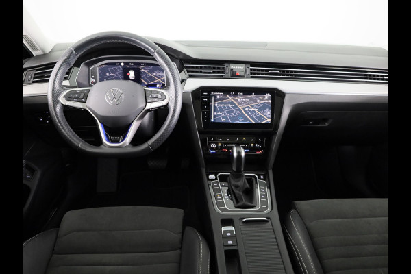 Volkswagen Passat 1.4 TSI PHEV GTE Style 218 pk Automaat (DSG) | Navigatie | Panoramadak | Parkeersensoren (Park assist) | Achteruitrijcamera | Matrix LED koplampen | Stoelverwarming v/a |