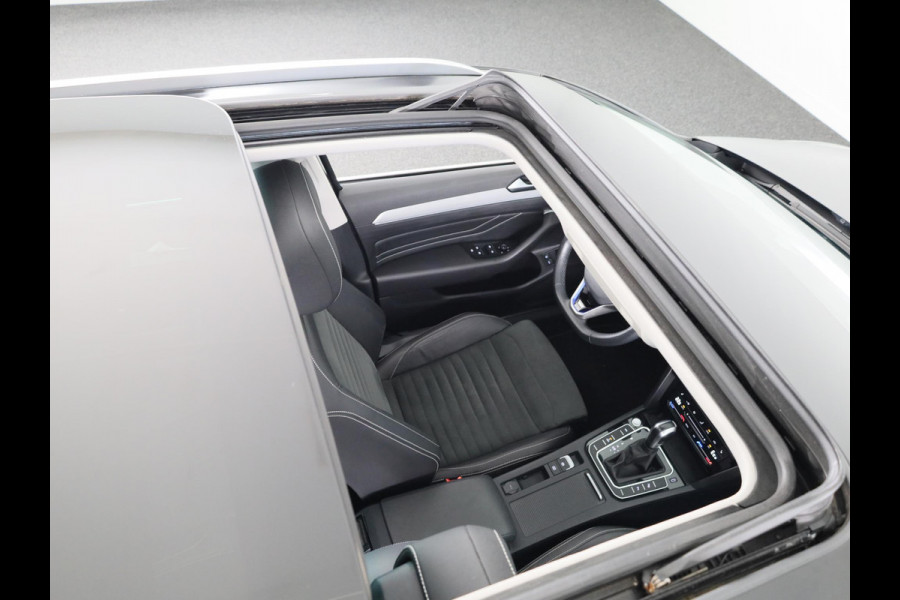 Volkswagen Passat 1.4 TSI PHEV GTE Style 218 pk Automaat (DSG) | Navigatie | Panoramadak | Parkeersensoren (Park assist) | Achteruitrijcamera | Matrix LED koplampen | Stoelverwarming v/a |