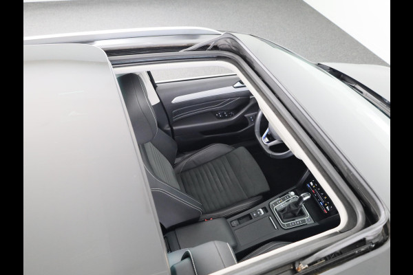 Volkswagen Passat 1.4 TSI PHEV GTE Style 218 pk Automaat (DSG) | Navigatie | Panoramadak | Parkeersensoren (Park assist) | Achteruitrijcamera | Matrix LED koplampen | Stoelverwarming v/a |