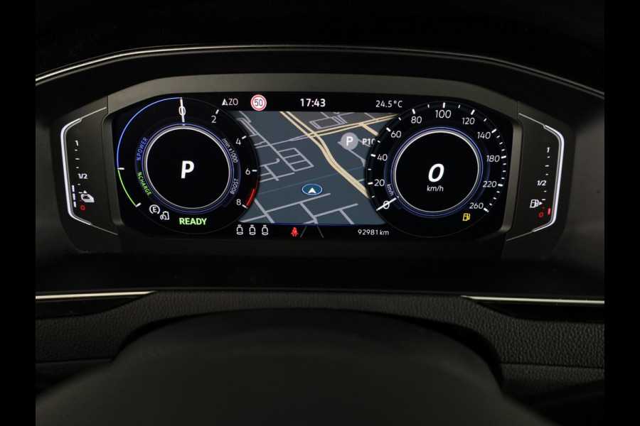 Volkswagen Passat 1.4 TSI PHEV GTE Style 218 pk Automaat (DSG) | Navigatie | Panoramadak | Parkeersensoren (Park assist) | Achteruitrijcamera | Matrix LED koplampen | Stoelverwarming v/a |