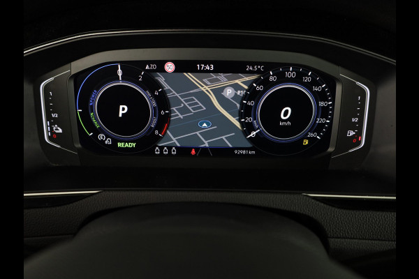 Volkswagen Passat 1.4 TSI PHEV GTE Style 218 pk Automaat (DSG) | Navigatie | Panoramadak | Parkeersensoren (Park assist) | Achteruitrijcamera | Matrix LED koplampen | Stoelverwarming v/a |