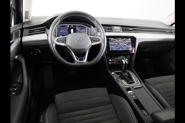 Volkswagen Passat 1.4 TSI PHEV GTE Style 218 pk Automaat (DSG) | Navigatie | Panoramadak | Parkeersensoren (Park assist) | Achteruitrijcamera | Matrix LED koplampen | Stoelverwarming v/a |