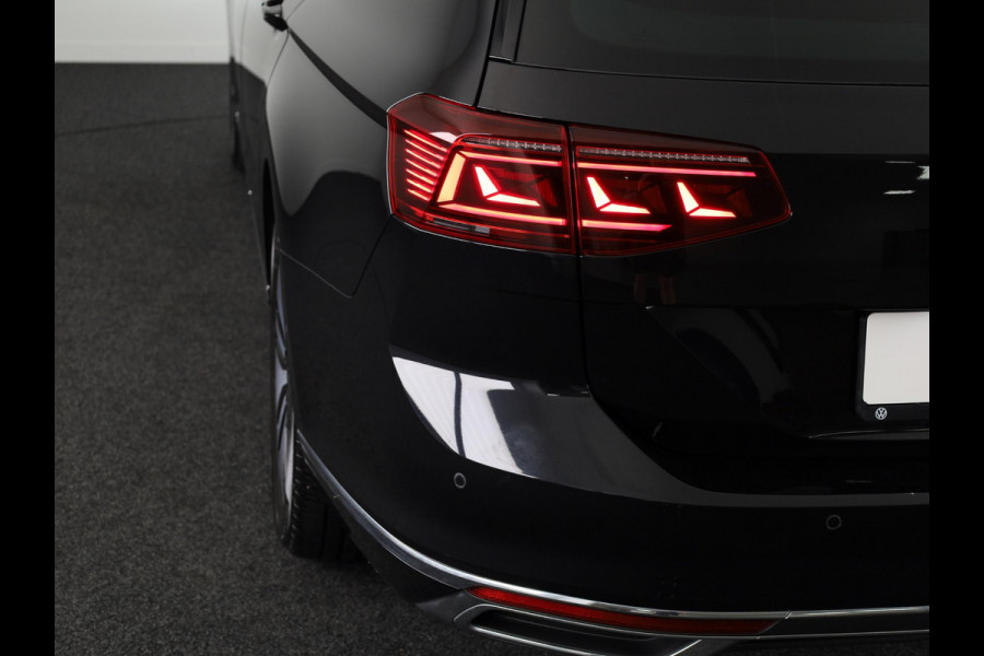Volkswagen Passat 1.4 TSI PHEV GTE Style 218 pk Automaat (DSG) | Navigatie | Panoramadak | Parkeersensoren (Park assist) | Achteruitrijcamera | Matrix LED koplampen | Stoelverwarming v/a |