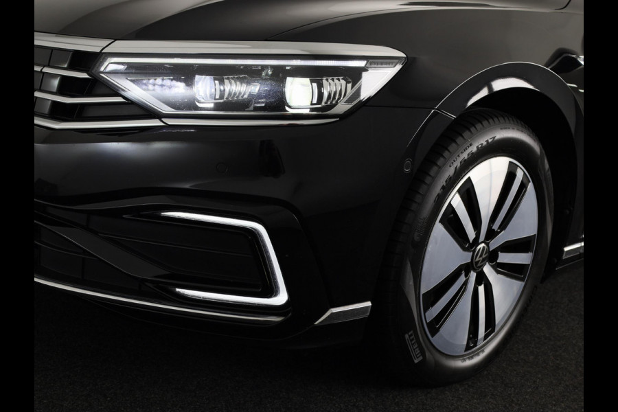 Volkswagen Passat 1.4 TSI PHEV GTE Style 218 pk Automaat (DSG) | Navigatie | Panoramadak | Parkeersensoren (Park assist) | Achteruitrijcamera | Matrix LED koplampen | Stoelverwarming v/a |