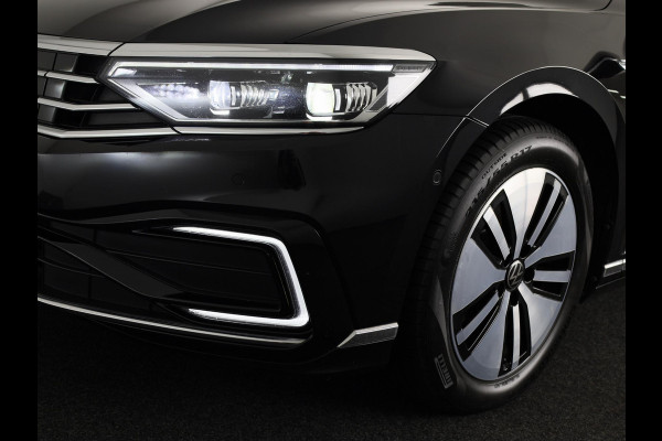 Volkswagen Passat 1.4 TSI PHEV GTE Style 218 pk Automaat (DSG) | Navigatie | Panoramadak | Parkeersensoren (Park assist) | Achteruitrijcamera | Matrix LED koplampen | Stoelverwarming v/a |