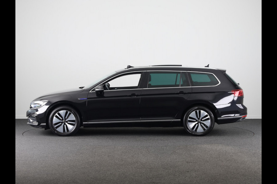 Volkswagen Passat 1.4 TSI PHEV GTE Style 218 pk Automaat (DSG) | Navigatie | Panoramadak | Parkeersensoren (Park assist) | Achteruitrijcamera | Matrix LED koplampen | Stoelverwarming v/a |