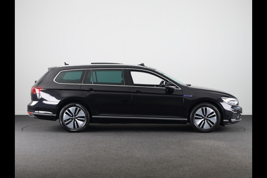 Volkswagen Passat 1.4 TSI PHEV GTE Style 218 pk Automaat (DSG) | Navigatie | Panoramadak | Parkeersensoren (Park assist) | Achteruitrijcamera | Matrix LED koplampen | Stoelverwarming v/a |