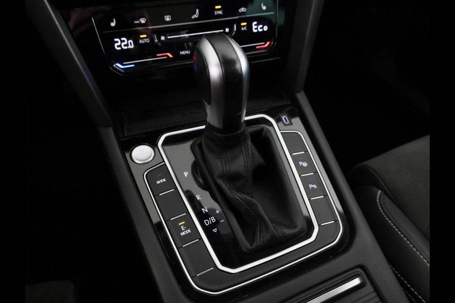 Volkswagen Passat 1.4 TSI PHEV GTE Style 218 pk Automaat (DSG) | Navigatie | Panoramadak | Parkeersensoren (Park assist) | Achteruitrijcamera | Matrix LED koplampen | Stoelverwarming v/a |