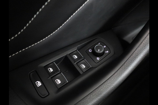 Volkswagen Passat 1.4 TSI PHEV GTE Style 218 pk Automaat (DSG) | Navigatie | Panoramadak | Parkeersensoren (Park assist) | Achteruitrijcamera | Matrix LED koplampen | Stoelverwarming v/a |