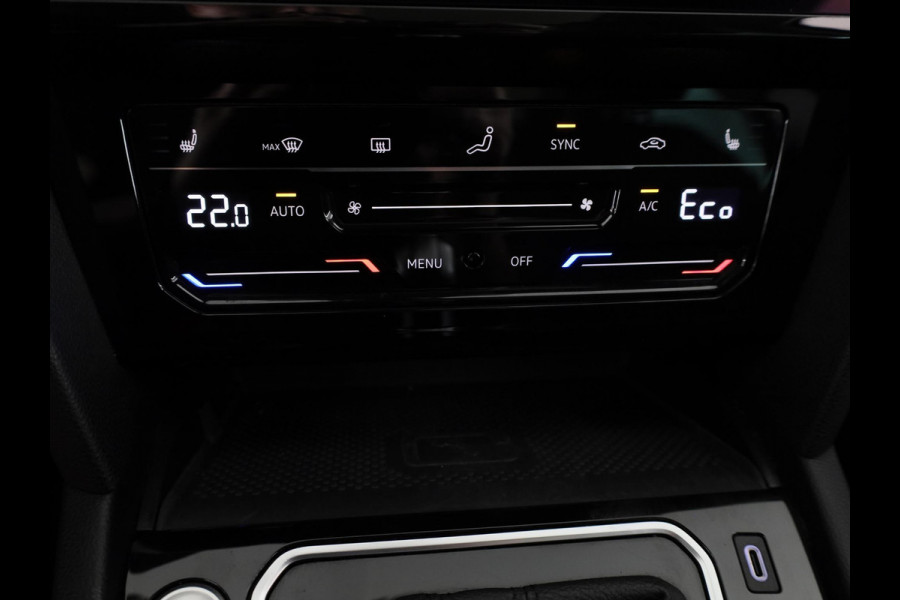 Volkswagen Passat 1.4 TSI PHEV GTE Style 218 pk Automaat (DSG) | Navigatie | Panoramadak | Parkeersensoren (Park assist) | Achteruitrijcamera | Matrix LED koplampen | Stoelverwarming v/a |
