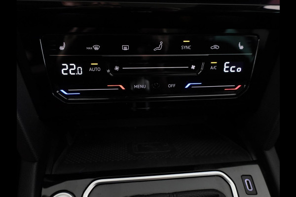 Volkswagen Passat 1.4 TSI PHEV GTE Style 218 pk Automaat (DSG) | Navigatie | Panoramadak | Parkeersensoren (Park assist) | Achteruitrijcamera | Matrix LED koplampen | Stoelverwarming v/a |