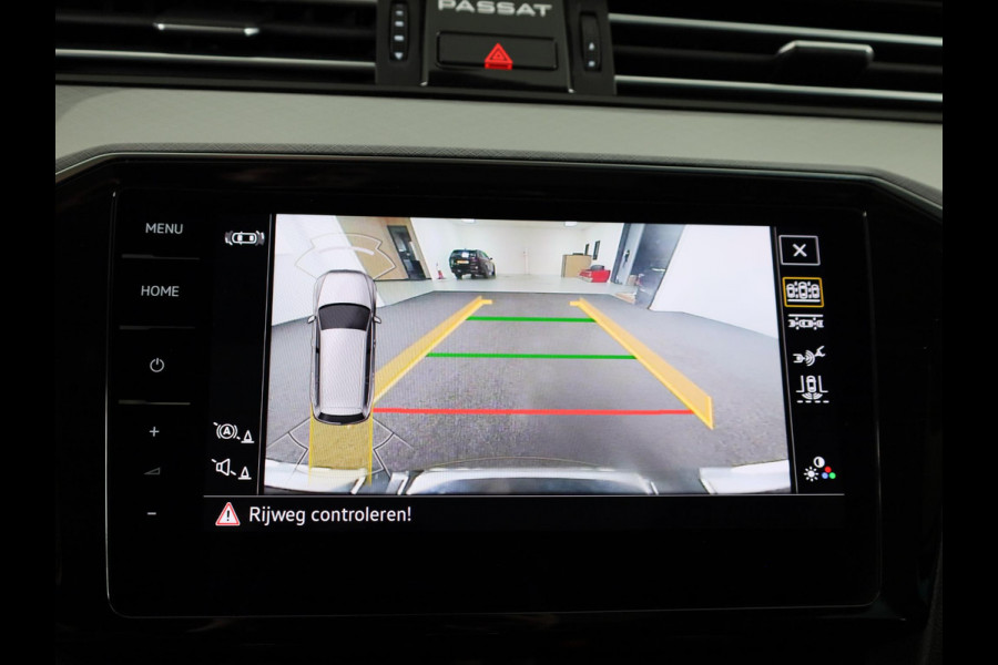 Volkswagen Passat 1.4 TSI PHEV GTE Style 218 pk Automaat (DSG) | Navigatie | Panoramadak | Parkeersensoren (Park assist) | Achteruitrijcamera | Matrix LED koplampen | Stoelverwarming v/a |