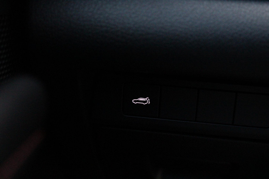 Mazda CX-30 2.0 e-SkyActiv-X MILD Hybrid 187PK HOMURA | DRAADLOOS APPLE CARPLAY/ANDROID AUTO | FULL LED KOPLAMPEN | DAB+ RADIO | CLIMATE CONTROL | STOEL VERWARMING | ADAPTIVE CRUISE CONTROL | LICHTMETALEN VELGEN BLACK | ALL SEASON BANDEN | DODEHOEK DETECTIE | ELEKTRISCHE ACHTERKLEP | STOEL VERWARMING |