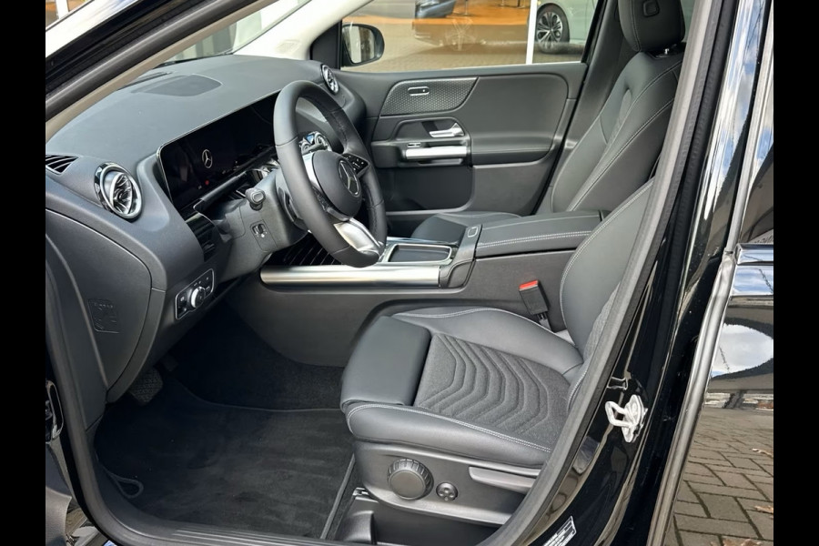 Mercedes-Benz B-Klasse 250 e Progressive ** LED, MBUX+, HALF-LEDER, PANORAMA, ADAPT. CRUISE, 18-inch LMV ** Ex MB-AG - UNFALLFREI ** ** INFORMEER OOK NAAR ONZE AANTREKKELIJKE FINANCIAL-LEASE TARIEVEN **