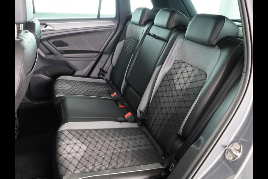 Volkswagen Tiguan 1.5 TSI R-Line Business+ 150PK | Automaat (DSG) | Panoramadak | Navigatie | 20 Inch | Spiegelpakket | Camera