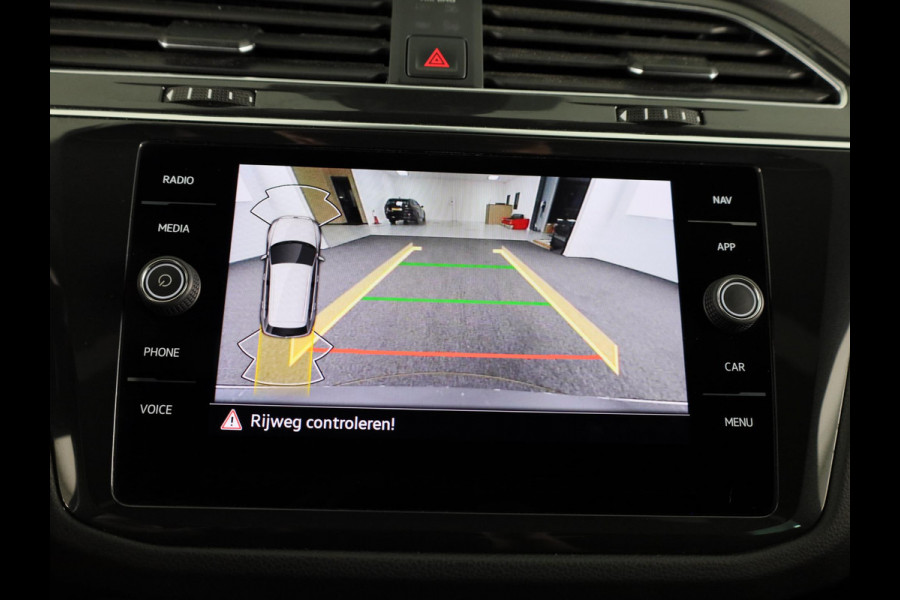 Volkswagen Tiguan 1.5 TSI R-Line Business+ 150PK | Automaat (DSG) | Panoramadak | Navigatie | 20 Inch | Spiegelpakket | Camera