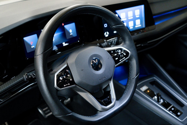 Volkswagen Golf 1.5 eTSI 3x R-Line Pano|IQ|ACC|AppleCarplay|Trekhaak