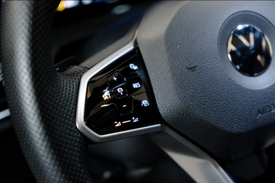 Volkswagen Golf 1.5 eTSI 3x R-Line Pano|IQ|ACC|AppleCarplay|Trekhaak