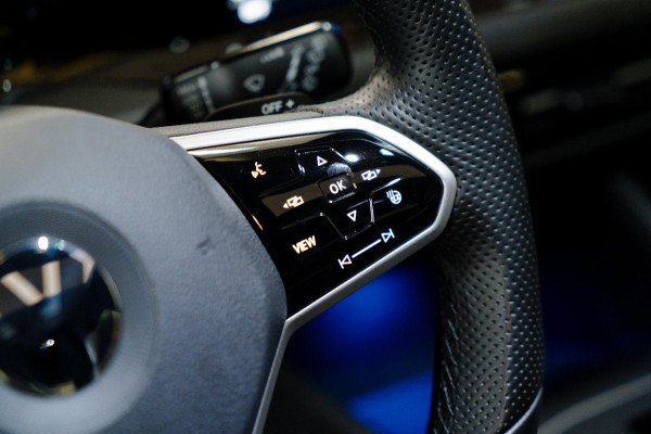 Volkswagen Golf 1.5 eTSI 3x R-Line Pano|IQ|ACC|AppleCarplay|Trekhaak
