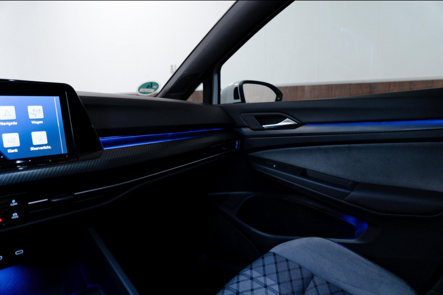 Volkswagen Golf 1.5 eTSI 3x R-Line Pano|IQ|ACC|AppleCarplay|Trekhaak