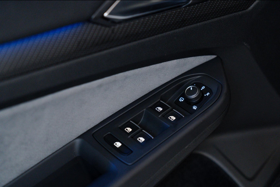 Volkswagen Golf 1.5 eTSI 3x R-Line Pano|IQ|ACC|AppleCarplay|Trekhaak