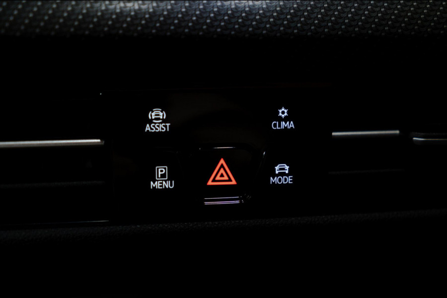 Volkswagen Golf 1.5 eTSI 3x R-Line Pano|IQ|ACC|AppleCarplay|Trekhaak