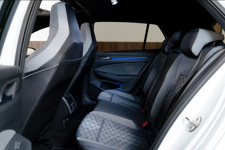 Volkswagen Golf 1.5 eTSI 3x R-Line Pano|IQ|ACC|AppleCarplay|Trekhaak