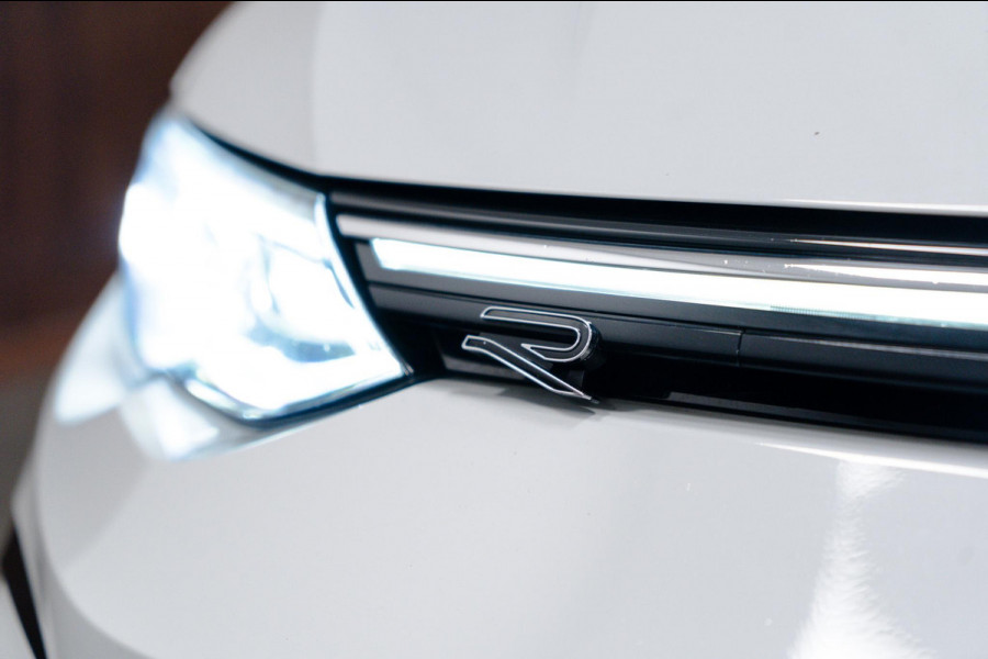Volkswagen Golf 1.5 eTSI 3x R-Line Pano|IQ|ACC|AppleCarplay|Trekhaak