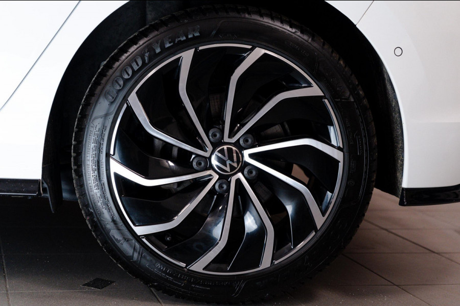 Volkswagen Golf 1.5 eTSI 3x R-Line Pano|IQ|ACC|AppleCarplay|Trekhaak