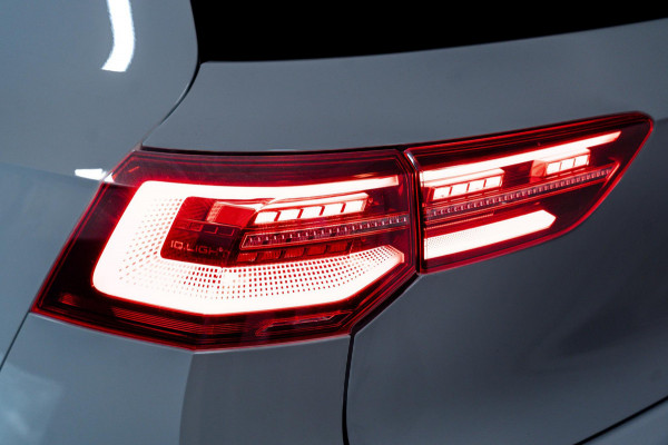 Volkswagen Golf 1.5 eTSI 3x R-Line Pano|IQ|ACC|AppleCarplay|Trekhaak
