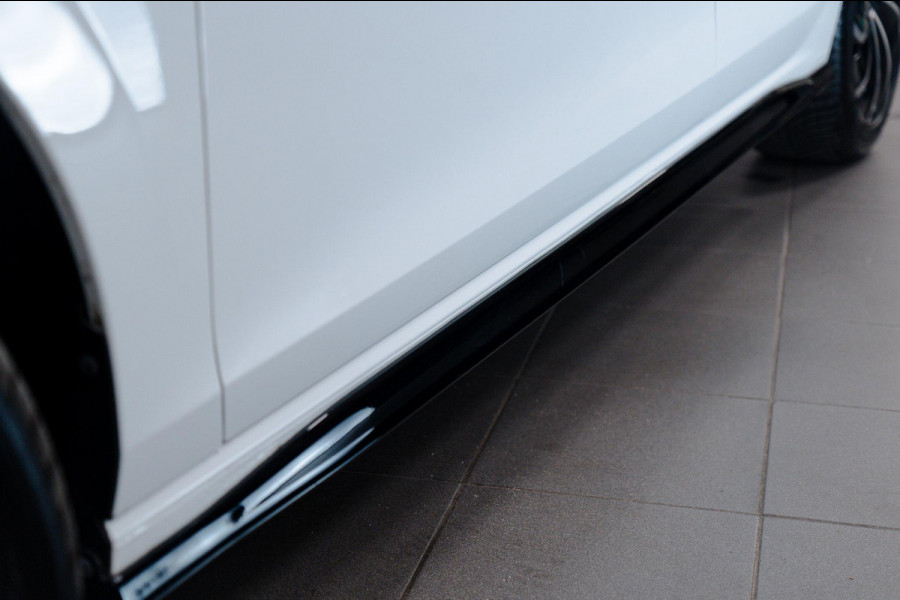 Volkswagen Golf 1.5 eTSI 3x R-Line Pano|IQ|ACC|AppleCarplay|Trekhaak