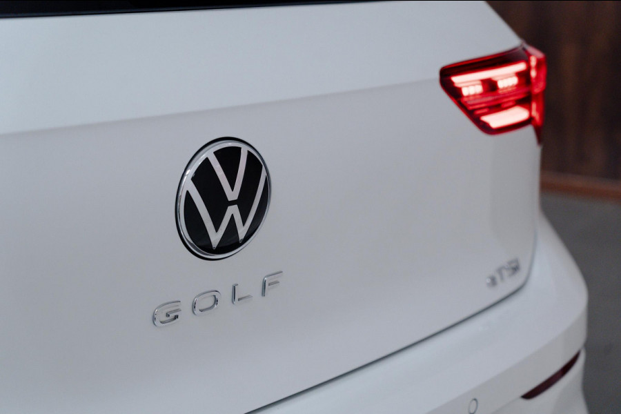 Volkswagen Golf 1.5 eTSI 3x R-Line Pano|IQ|ACC|AppleCarplay|Trekhaak