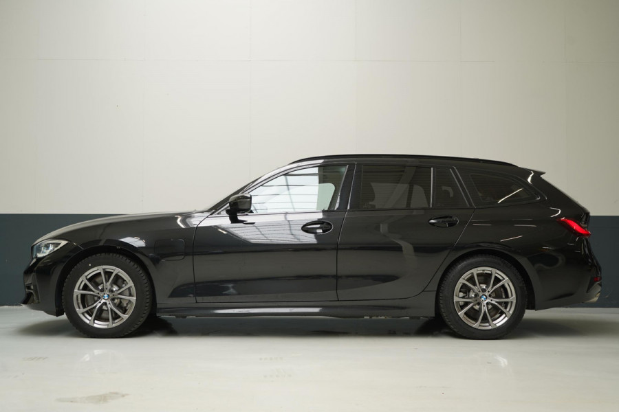 BMW 3 Serie Touring 330e Business Edition Plus | Adaptive cruise | Trekhaak | Sportstoelen | Apple Carplay