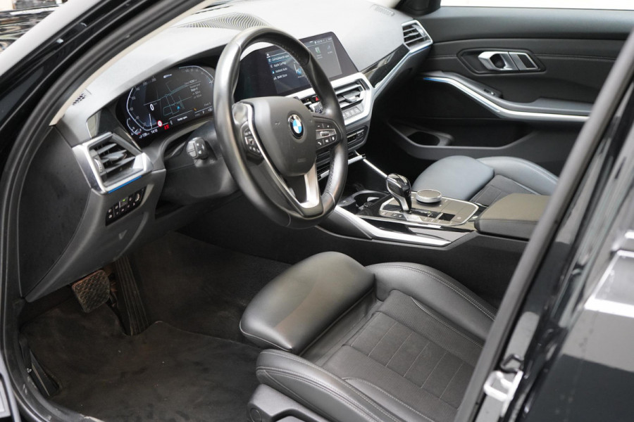 BMW 3 Serie Touring 330e Business Edition Plus | Adaptive cruise | Trekhaak | Sportstoelen | Apple Carplay