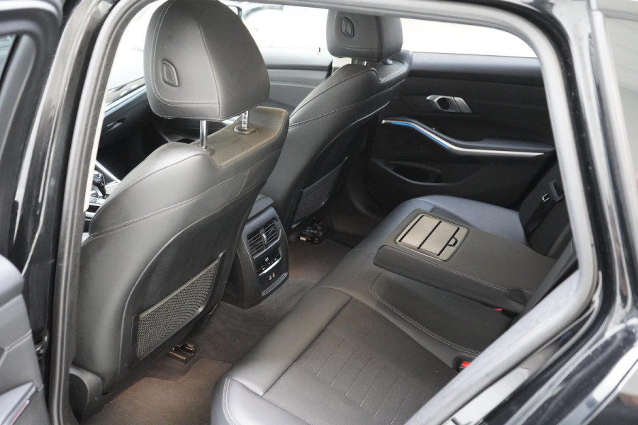 BMW 3 Serie Touring 330e Business Edition Plus | Adaptive cruise | Trekhaak | Sportstoelen | Apple Carplay