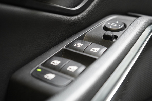 BMW 3 Serie Touring 330e Business Edition Plus | Adaptive cruise | Trekhaak | Sportstoelen | Apple Carplay