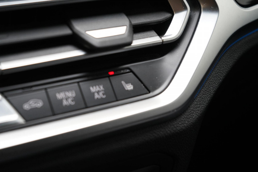 BMW 3 Serie Touring 330e Business Edition Plus | Adaptive cruise | Trekhaak | Sportstoelen | Apple Carplay