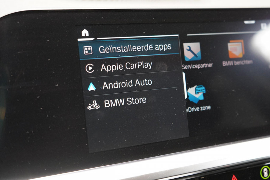 BMW 3 Serie Touring 330e Business Edition Plus | Adaptive cruise | Trekhaak | Sportstoelen | Apple Carplay