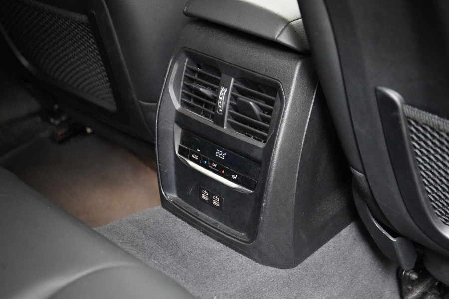BMW 3 Serie Touring 330e Business Edition Plus | Adaptive cruise | Trekhaak | Sportstoelen | Apple Carplay