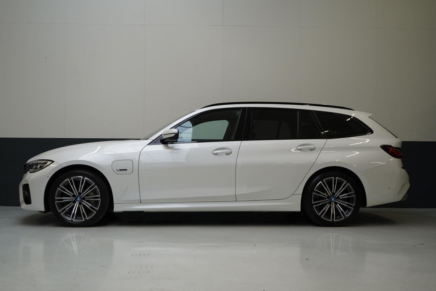 BMW 3 Serie Touring 330e Business Edition Plus | Adaptive cruise | Trekhaak wegkl. | Navigatie | Camera | Apple Carplay