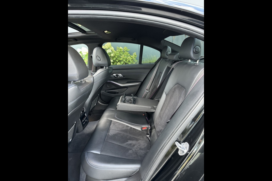 BMW 3-serie 330i M PACK M2020 PANO NAVI SPORTVELGEN CLIMATE PDC