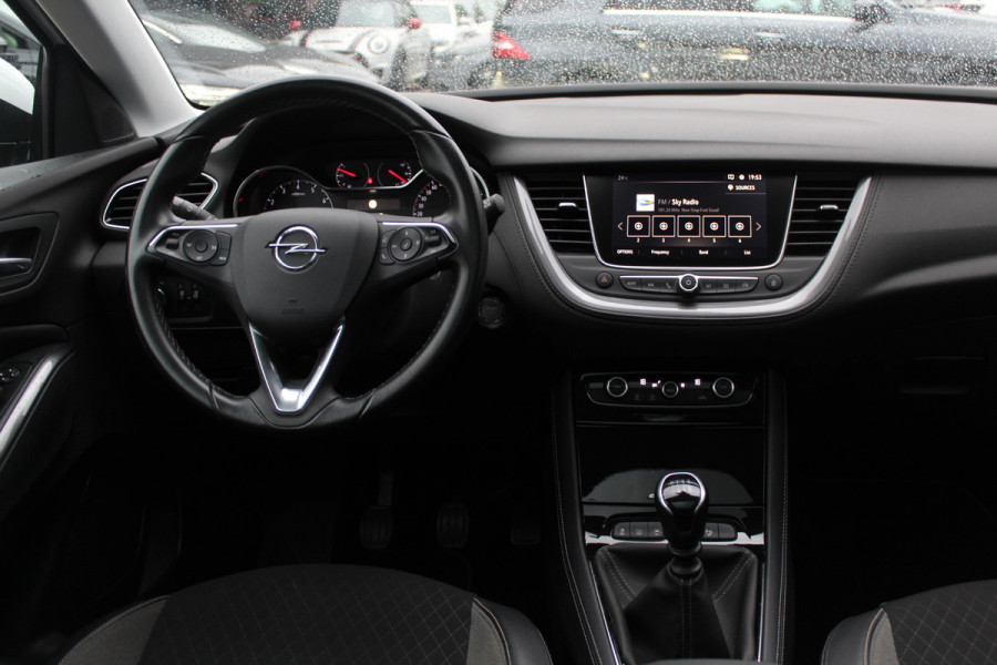 Opel Grandland X 1.2 Turbo Innovation / Trekhaak / Panoramadak / Navigatie / 18'' / Cruise Control / DAB